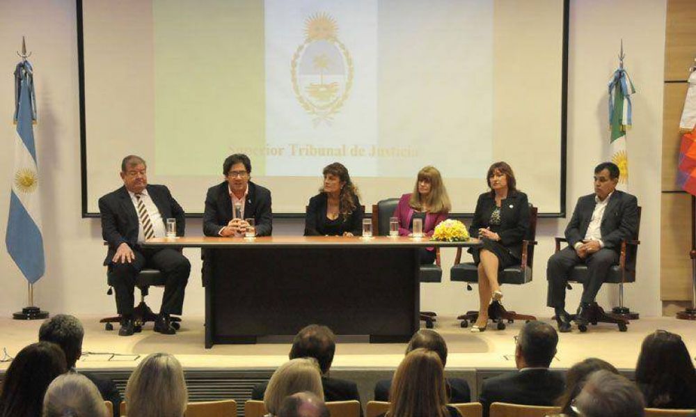 La Naci�n busca crear un fondo para compensar los salarios de los magistrados