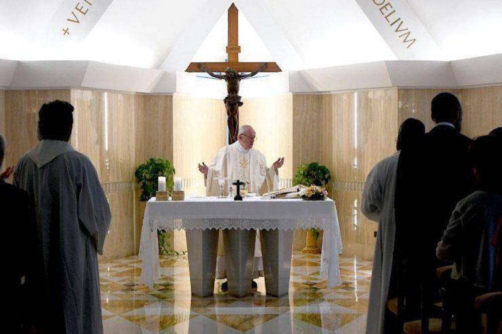 El Papa en Sta. Marta: contemplemos a Mara a los pies de la cruz
