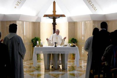 El Papa en Sta. Marta: contemplemos a Mar�a a los pies de la cruz