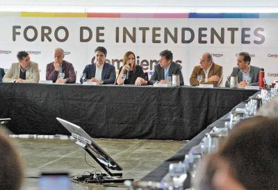 Vidal alent� a los jefes comunales en el inicio de la campa�a