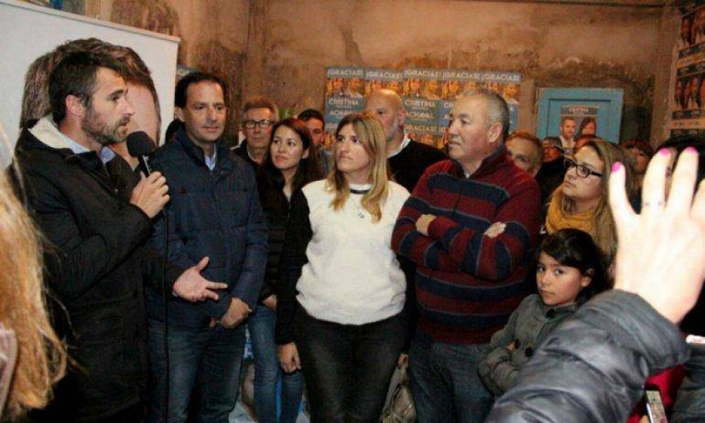 A lo CFK, De Achval sale a pedir todo el voto opositor para ganarle a Ducot