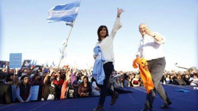Cristina arranc� la campa�a con un duro mensaje a sus ex ministros