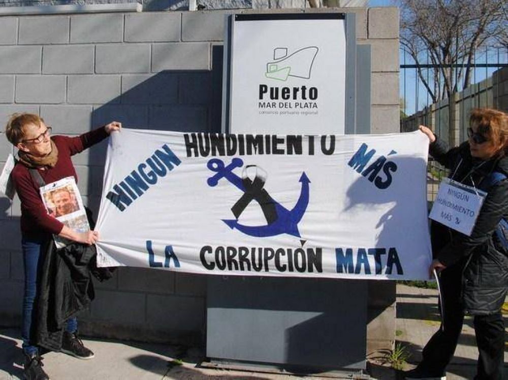 Familiares est�n con bronca y esperan que los sobrevivientes hablen con ellos