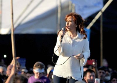 CFK, a fondo: con cr�ticas al Gobierno se relanz� en Varela y recibir� la primavera en Ensenada