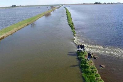 Inundaciones: Para un ingeniero hidr�ulico, el Plan de obras de Vidal �no alcanza� y propone uno alternativo