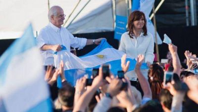 Cristina relanz� su campa�a: llen� de elogios a Taiana y critic� al Gobierno