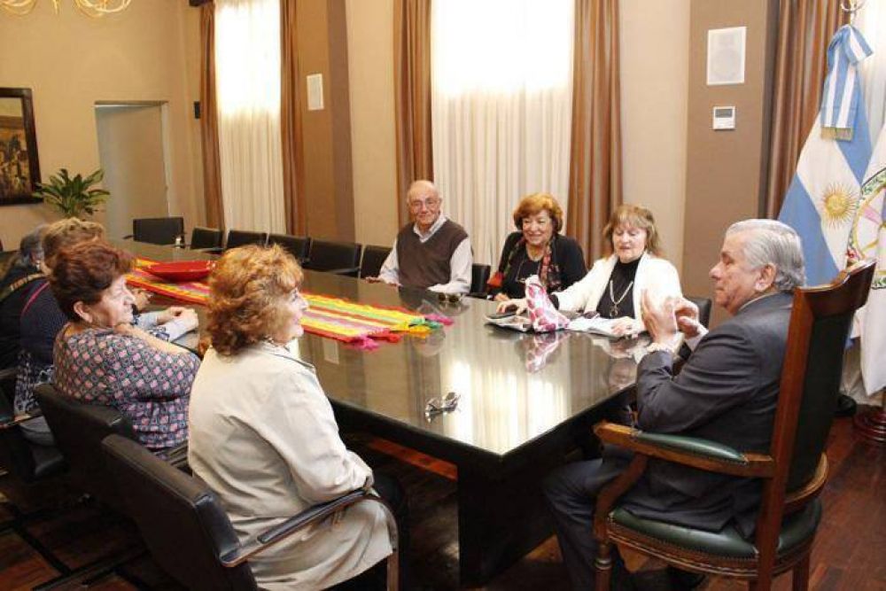 Infante se reuni con docentes jubilados y pensionados