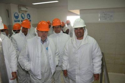 El gobernador Verna recorri� las instalaciones del Frigor�fico de Pico