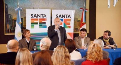 La provincia entreg� 14 viviendas en el barrio Esmeralda de Santa Fe