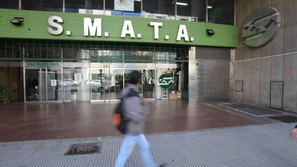 Por el faltante de 300 millones de pesos en la obra social, allanan la sede de SMATA