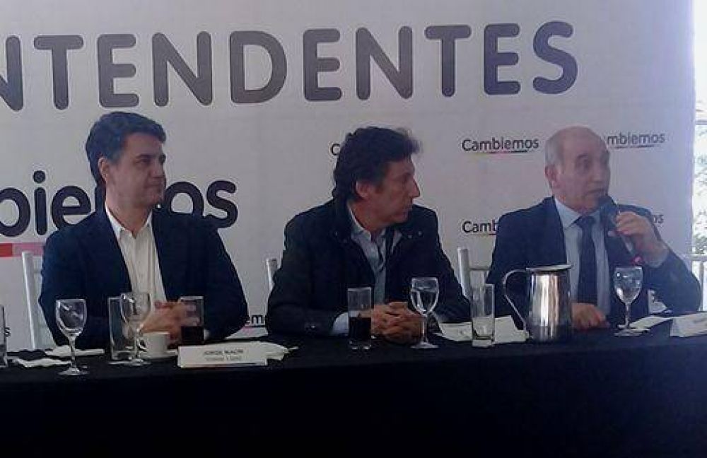 Daniel Salvador areng� a los intendentes de Cambiemos