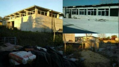 Reclaman al intendente por el abandono total de las obras de infraestructura educativa