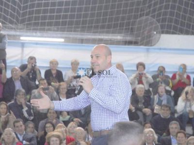 Martiniano agradeci� la presencia de los funcionarios y el apoyo de la gente