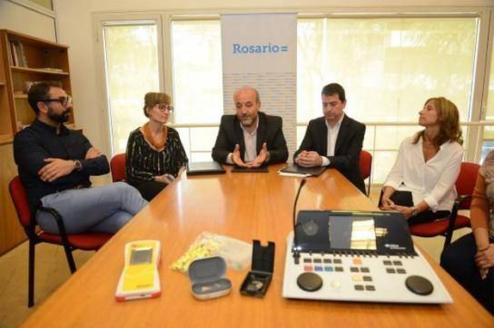 La Provincia entreg� equipamiento de audici�n para personas sordas