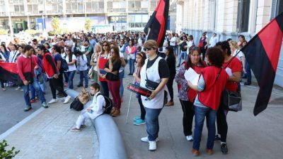 Agmer Paran� se moviliz� a Casa de Gobierno por �reivindicaciones� 