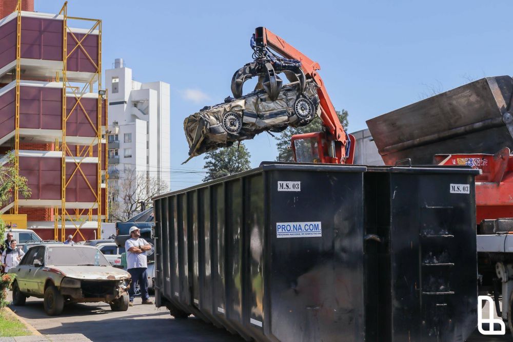 Lan�s recicla veh�culos en desuso