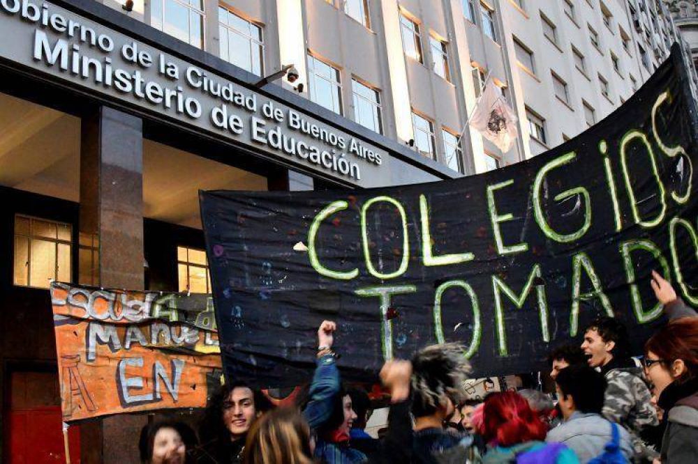Soledad Acu�a se reuni� con los estudiantes, sin resultados