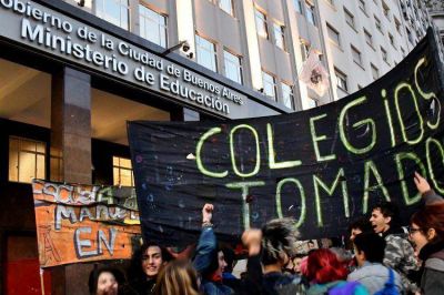 Soledad Acu�a se reuni� con los estudiantes, sin resultados