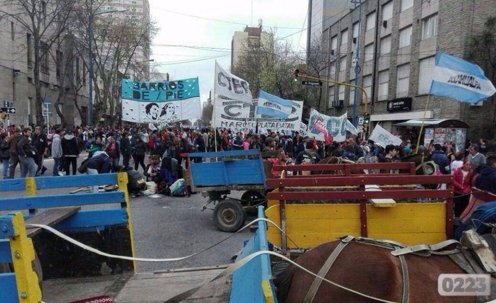 Cooperativas, un �rea caliente a la que Arroyo no le encuentra la vuelta 