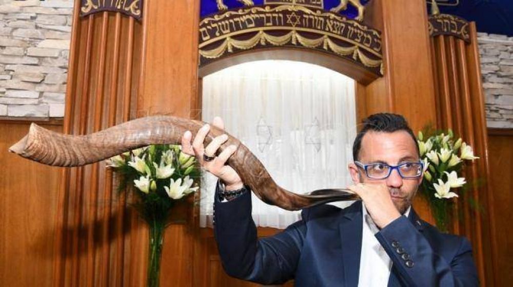Con la salida de la primera estrella comenzaron las celebraciones del Rosh Hashan�