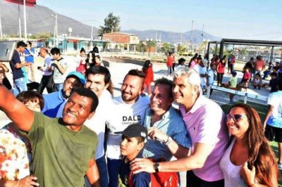 Zottos festej� el D�a del Estudiante e inst� a los j�venes a estudiar y progresar