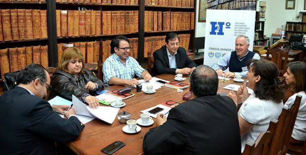 Reunidos en Tucum�n, elaboran una red inform�tica de archivos hist�ricos del NOA