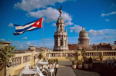 Llega a La Rioja el embajador de Cuba