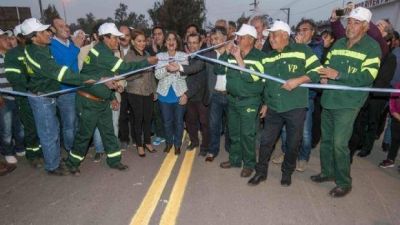 Corpacci inauguró la pavimentación de la avenida principal de Fiambalá