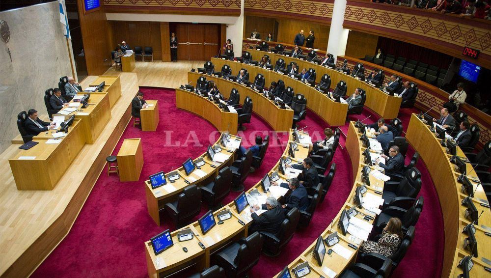 La Legislatura aprob� por unanimidad las licencias de Jaldo, Medina y Mendoza