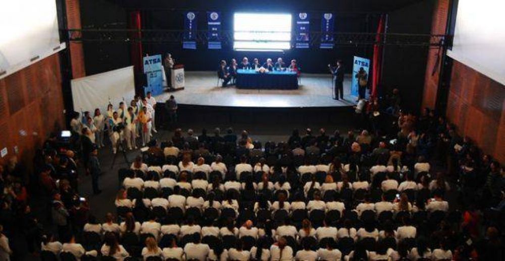 La Salud p�blica cuenta con m�s de 200 nuevos auxiliares de enfermer�a