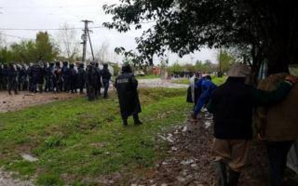 Fuerte represi�n en San Vicente: La polic�a le peg� hasta a concejales
