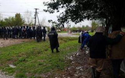 Fuerte represi�n en San Vicente: La polic�a le peg� hasta a concejales