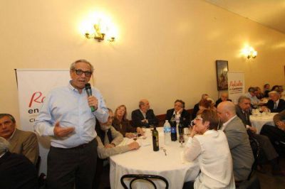 Los radicales porte�os de Vamos Juntos redoblan la apuesta