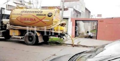 Vecinos manifiestan un problema cr�nico con el sistema de cloacas