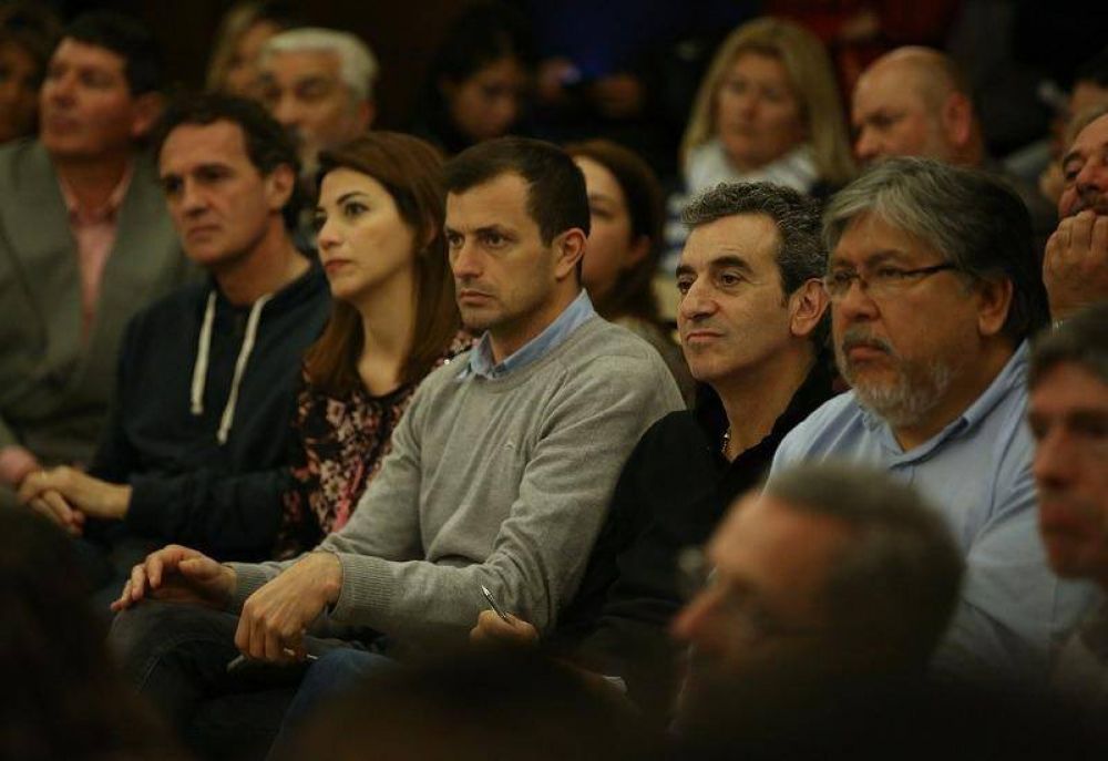 Bucca pidi� un debate con los candidatos a diputados
