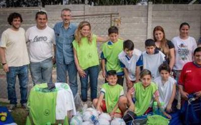 El Banco Provincia entreg� kits deportivos a clubes de San Fernando