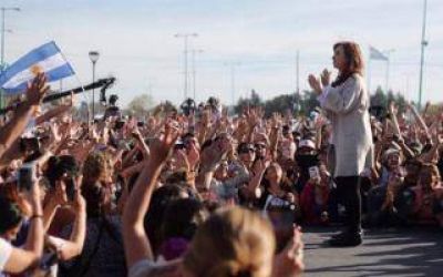 Cristina Kirchner le habl� a la juventud en Ensenada: 