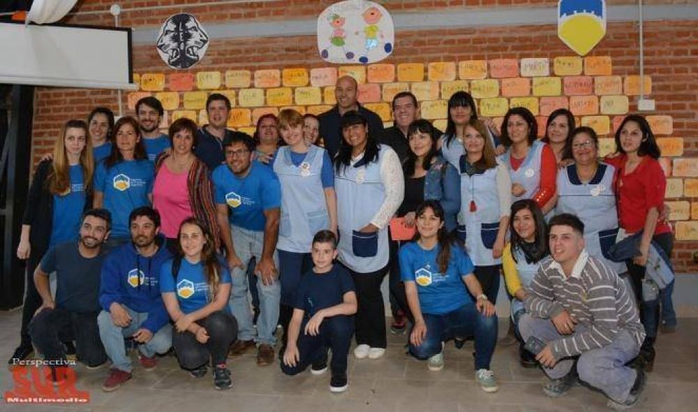 Recolectores realizaron achique y desparramaron la basura en las calles