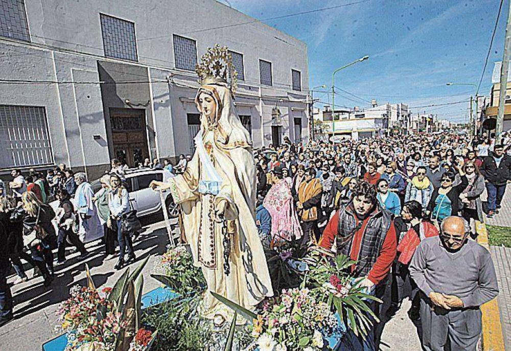 Imponente procesin por la Virgen de la Merced en las calles del centro de Ensenada