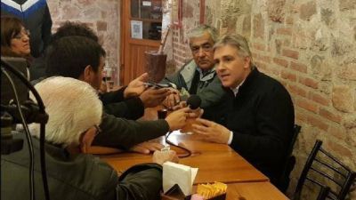 Llaryora recorri� el Valle de Punilla con miras a las elecciones