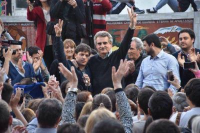 Agust�n Rossi junto a Axel Kicillof llamaron a 