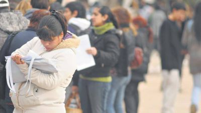 M�s empleo precario y menos industrial