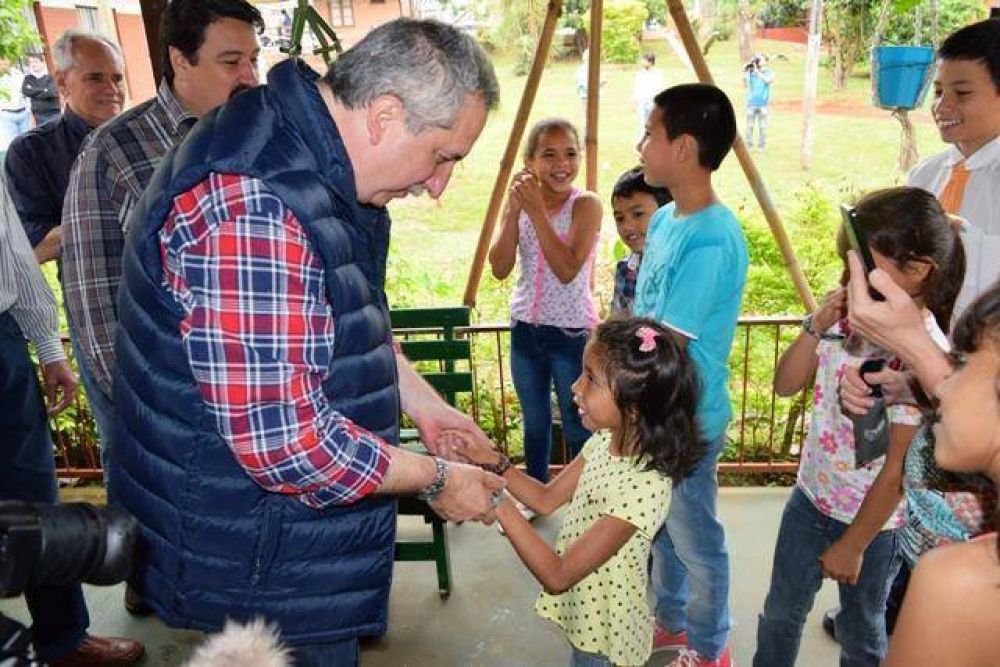 �Como Estado quisimos estar presente�, dijo Passalacqua al visitar Hogar de Ni�os en Puerto Rico