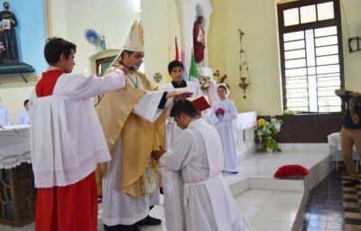 Ordenan al primer di�cono diocesano para Alto Paraguay