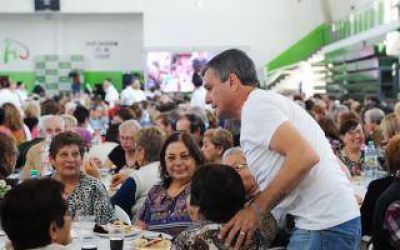 Hurlingham: Zabaleta celebr� el D�a del Jubilado junto a m�s de 3 mil adultos mayores