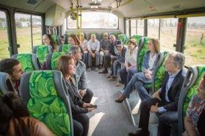 Macri y Vidal, por Derqui en colectivo