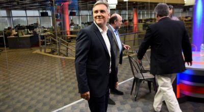 Llaryora: Cambiemos prioriza a los porte�os sobre C�rdoba