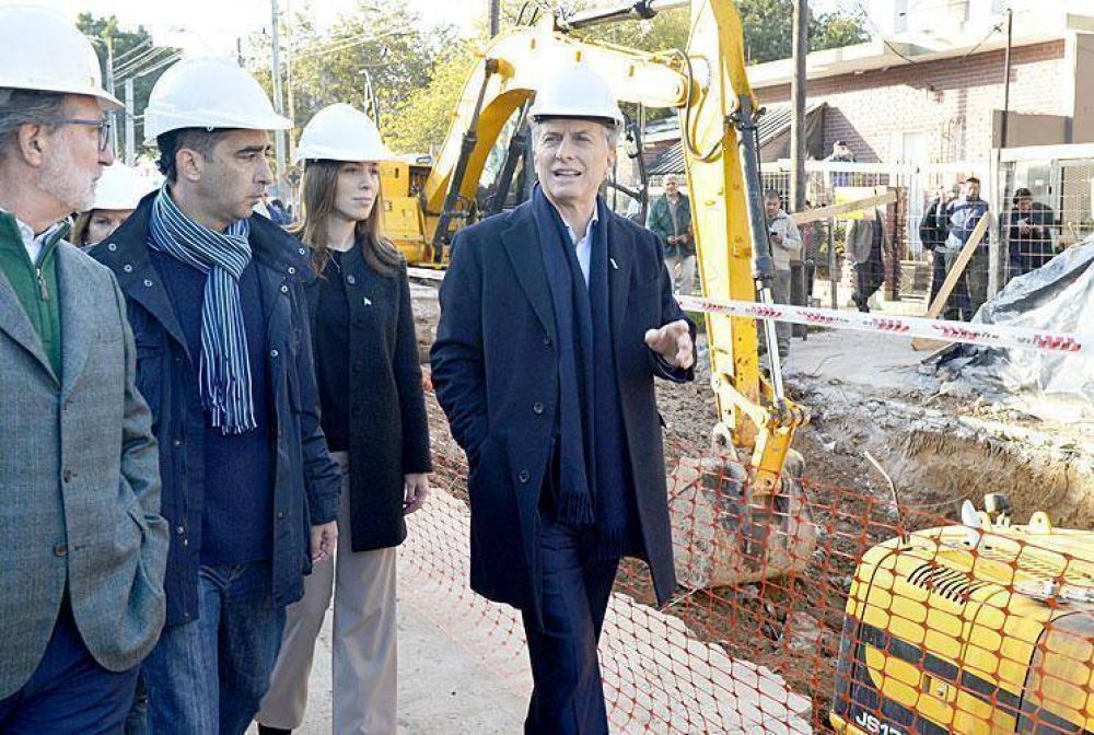Con cemento y sin rivales, el Gobierno mejora su aprobaci�n