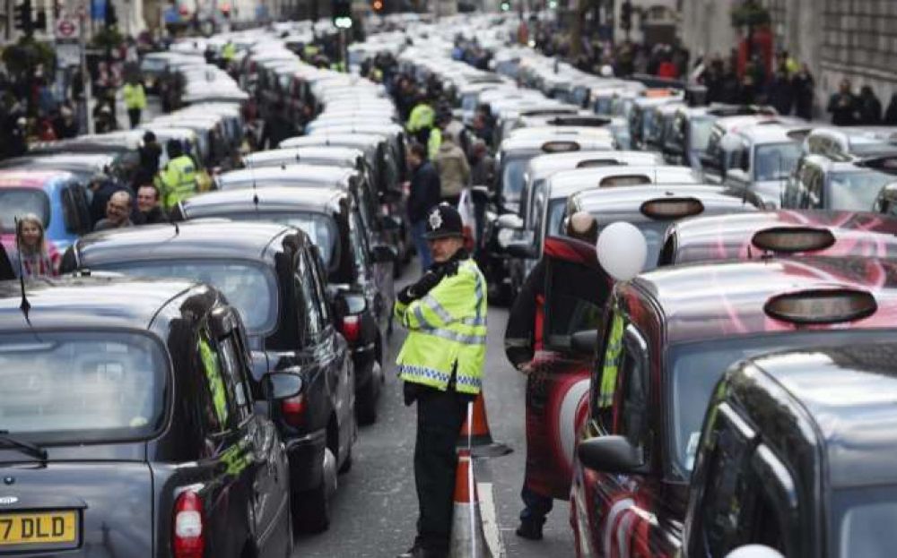 ITF apoy la decisin de quitarle a Uber su licencia como operadora de taxis en Londres