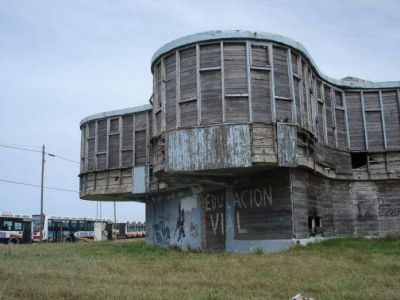 Impulsan un proyecto para proteger el edificio �Parador Ariston�